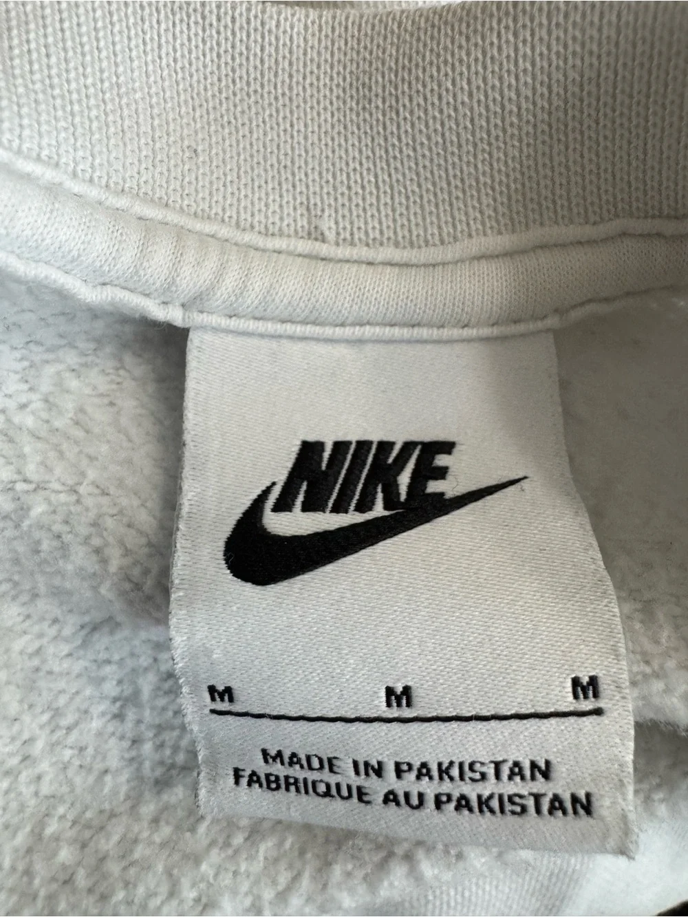 Nike Women’s White Crop Box Style Sweatshirt Size Medium Center Swoosh Logo Nike